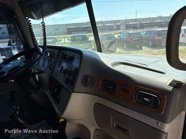 image for item ED2244 2007 Peterbilt 386 dump truck