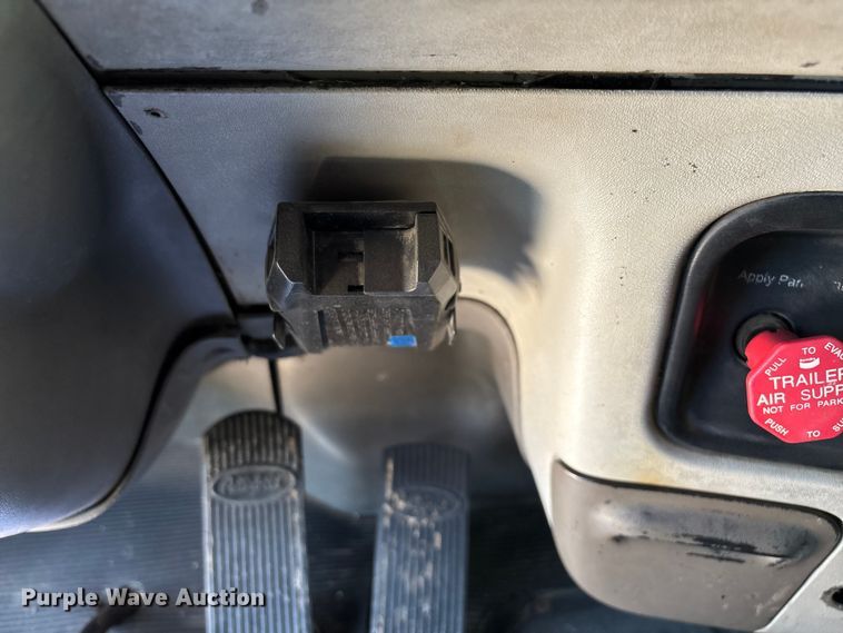 image for item ED2244 2007 Peterbilt 386 dump truck