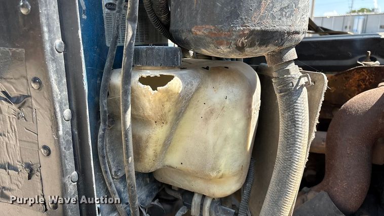 image for item ED2244 2007 Peterbilt 386 dump truck