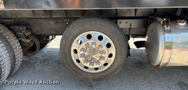 image for item ED2244 2007 Peterbilt 386 dump truck