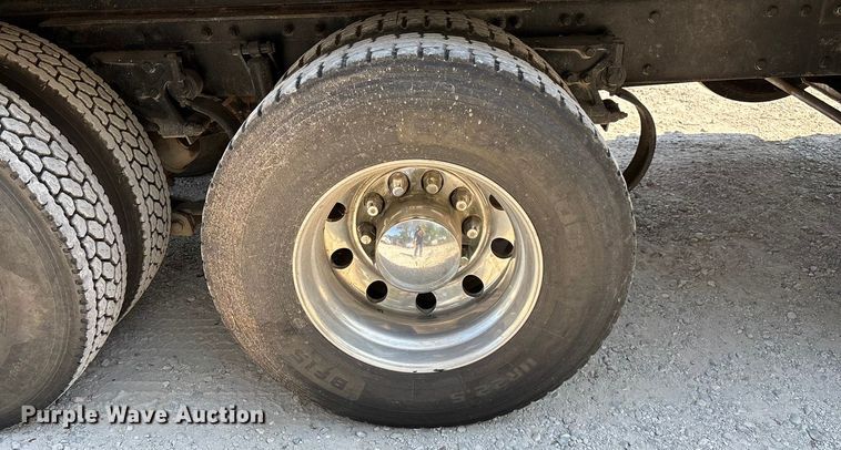 image for item ED2244 2007 Peterbilt 386 dump truck