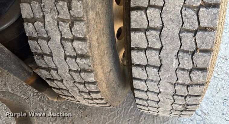 image for item ED2244 2007 Peterbilt 386 dump truck