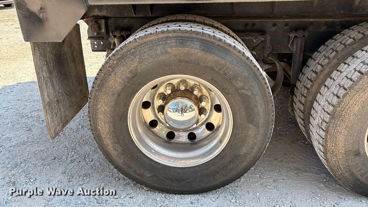 image for item ED2244 2007 Peterbilt 386 dump truck