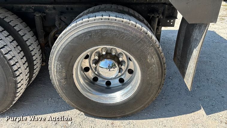 image for item ED2244 2007 Peterbilt 386 dump truck