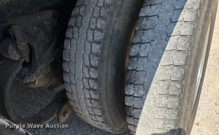 image for item ED2244 2007 Peterbilt 386 dump truck