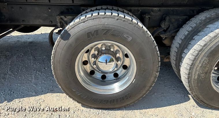 image for item ED2244 2007 Peterbilt 386 dump truck