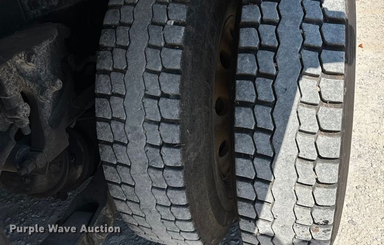 image for item ED2244 2007 Peterbilt 386 dump truck