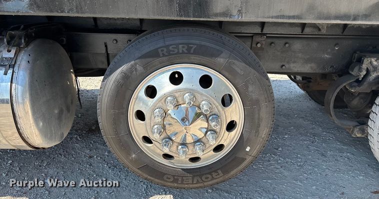 image for item ED2244 2007 Peterbilt 386 dump truck
