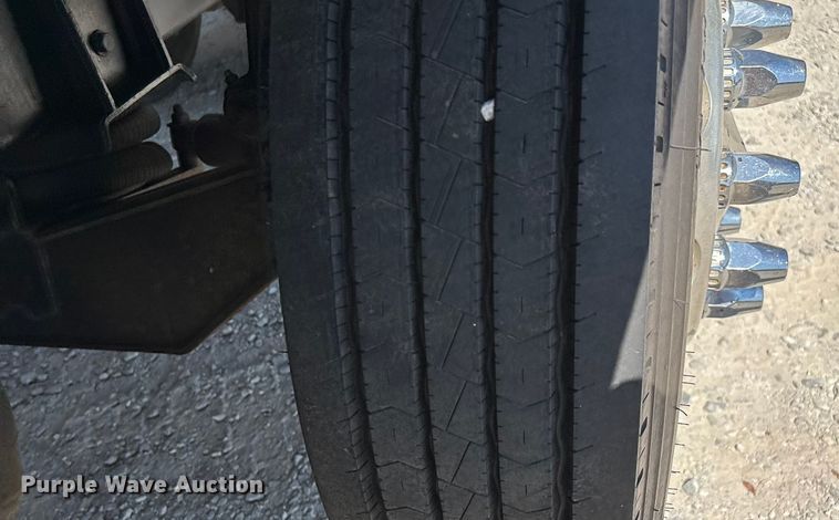 image for item ED2244 2007 Peterbilt 386 dump truck