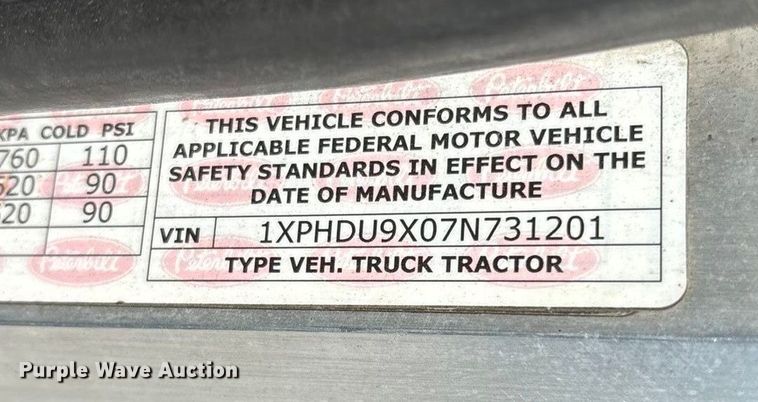 image for item ED2244 2007 Peterbilt 386 dump truck