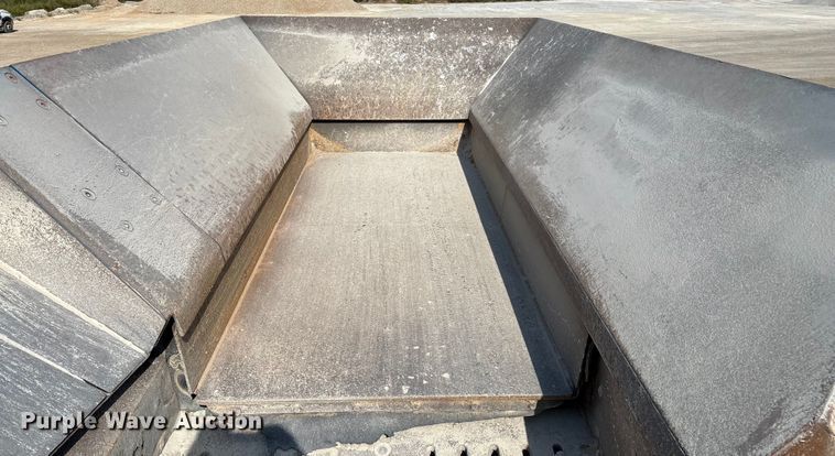 image for item ED2246 2021 Kleemann MOBIREX MR 130 Zi EVO2 losed circuit mobile impact crusher