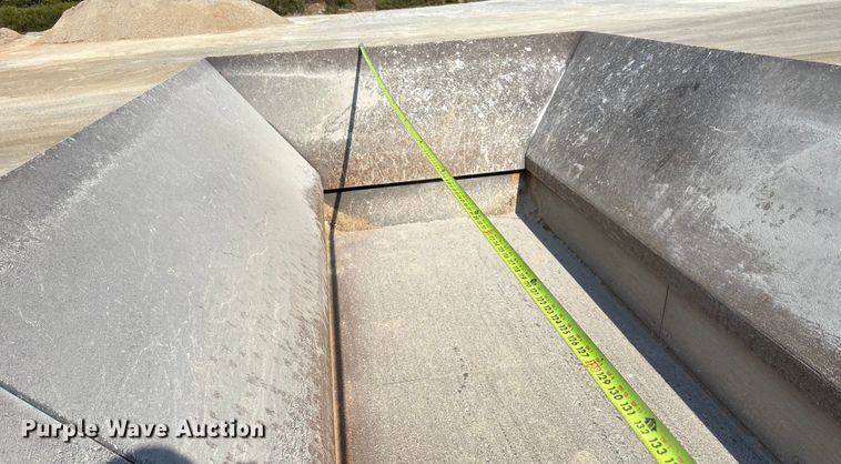 image for item ED2246 2021 Kleemann MOBIREX MR 130 Zi EVO2 losed circuit mobile impact crusher