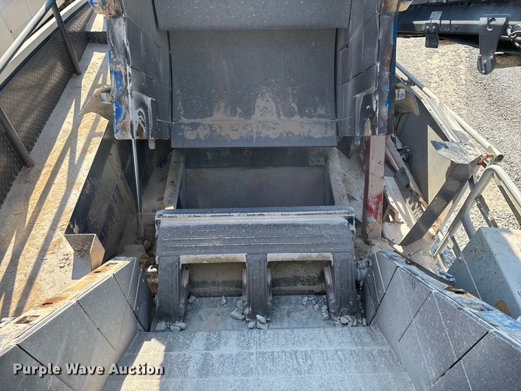 image for item ED2246 2021 Kleemann MOBIREX MR 130 Zi EVO2 losed circuit mobile impact crusher