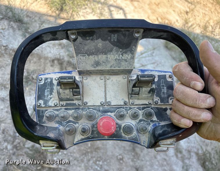 image for item ED2246 2021 Kleemann MOBIREX MR 130 Zi EVO2 losed circuit mobile impact crusher