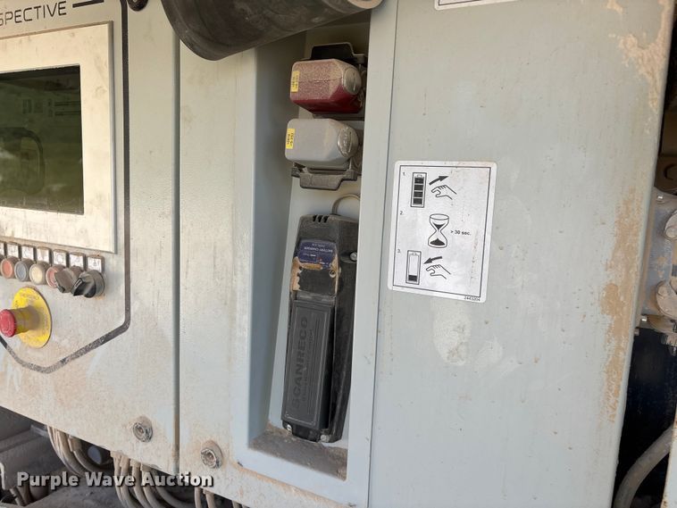 image for item ED2246 2021 Kleemann MOBIREX MR 130 Zi EVO2 losed circuit mobile impact crusher