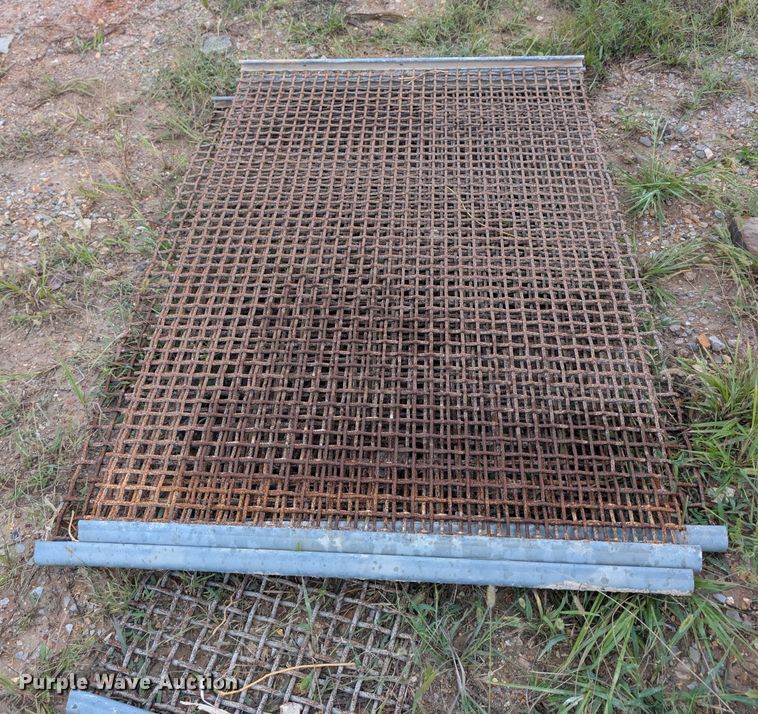 image for item ED2246 2021 Kleemann MOBIREX MR 130 Zi EVO2 closed circuit mobile impact crusher