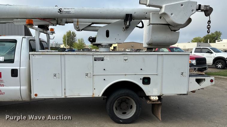 image for item ED2254 2004 Ford F550 bucket truck