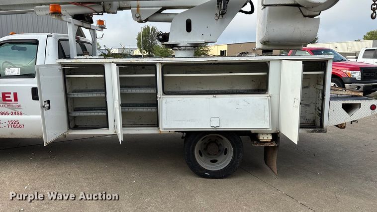 image for item ED2254 2004 Ford F550 bucket truck