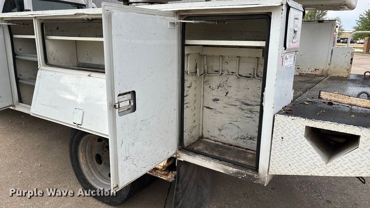 image for item ED2254 2004 Ford F550 bucket truck