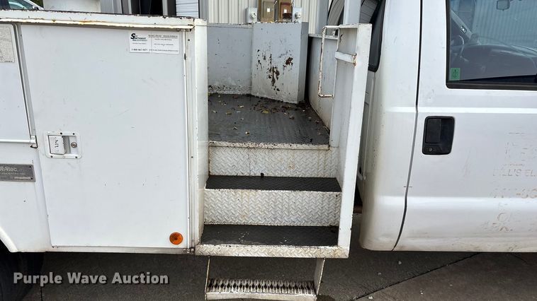 image for item ED2254 2004 Ford F550 bucket truck