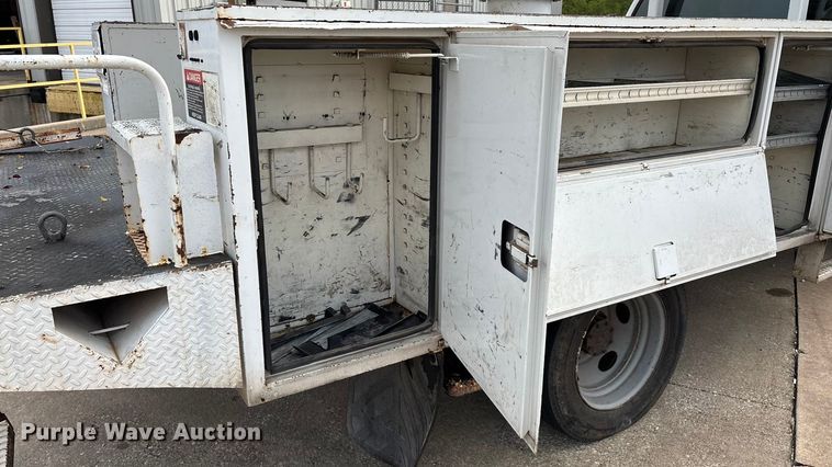 image for item ED2254 2004 Ford F550 bucket truck