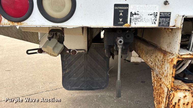 image for item ED2254 2004 Ford F550 bucket truck