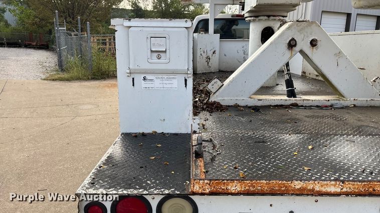 image for item ED2254 2004 Ford F550 bucket truck