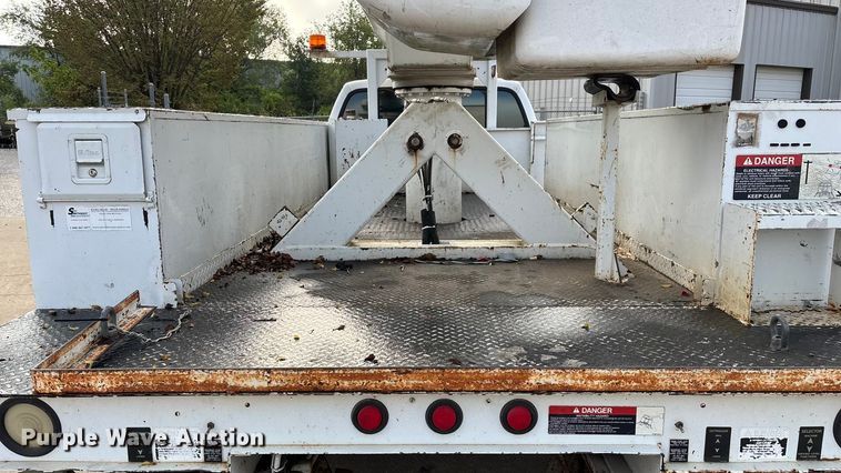 image for item ED2254 2004 Ford F550 bucket truck