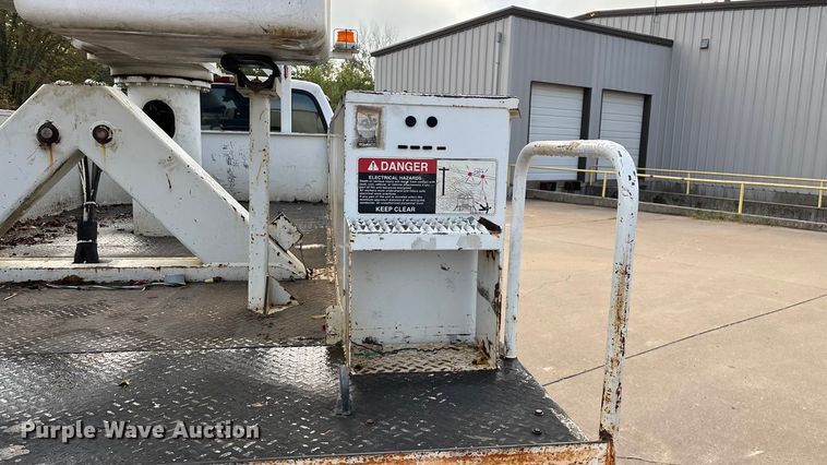 image for item ED2254 2004 Ford F550 bucket truck