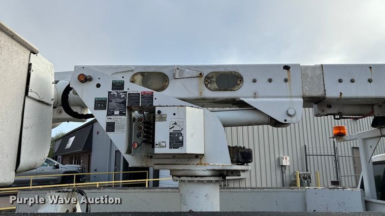 image for item ED2254 2004 Ford F550 bucket truck