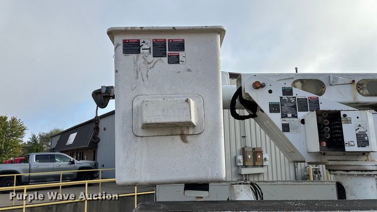 image for item ED2254 2004 Ford F550 bucket truck