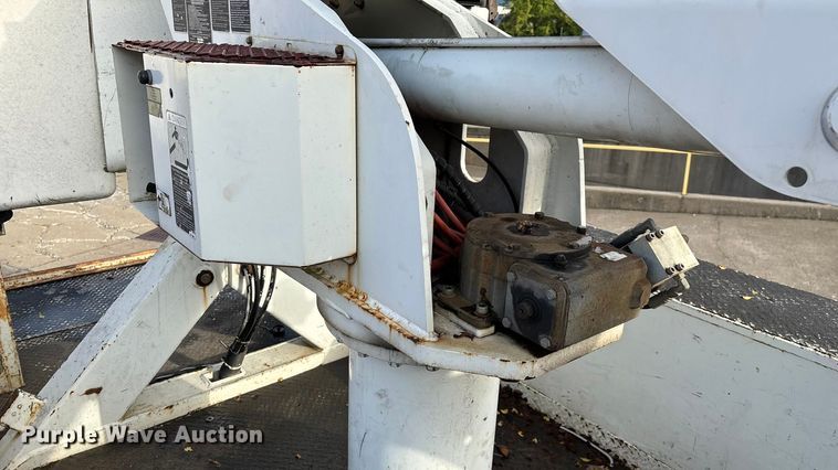 image for item ED2254 2004 Ford F550 bucket truck