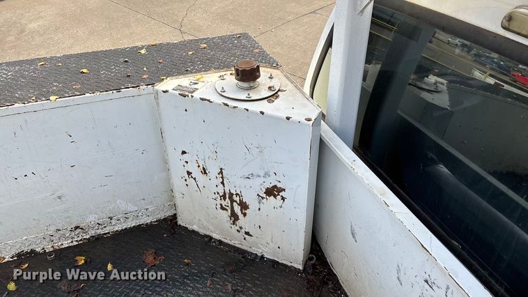 image for item ED2254 2004 Ford F550 bucket truck