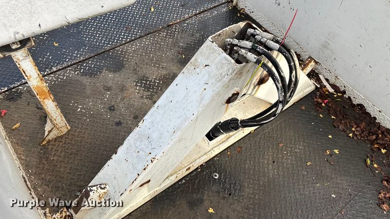 image for item ED2254 2004 Ford F550 bucket truck