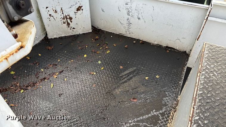 image for item ED2254 2004 Ford F550 bucket truck