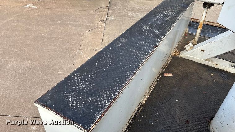 image for item ED2254 2004 Ford F550 bucket truck