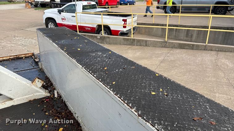 image for item ED2254 2004 Ford F550 bucket truck