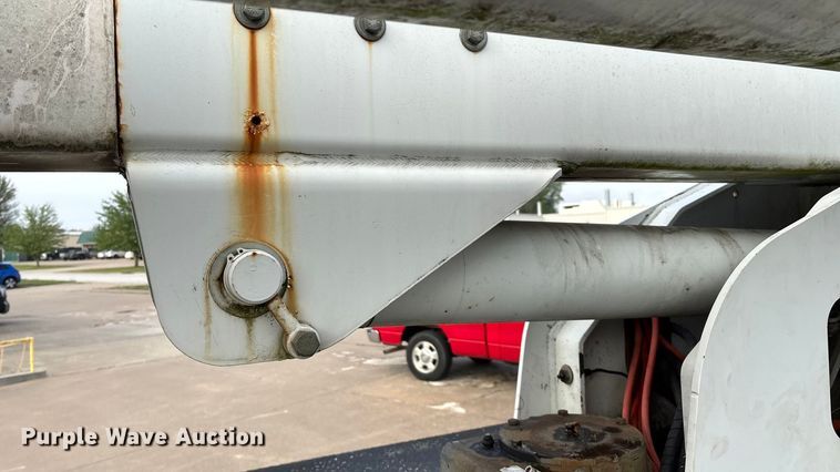 image for item ED2254 2004 Ford F550 bucket truck