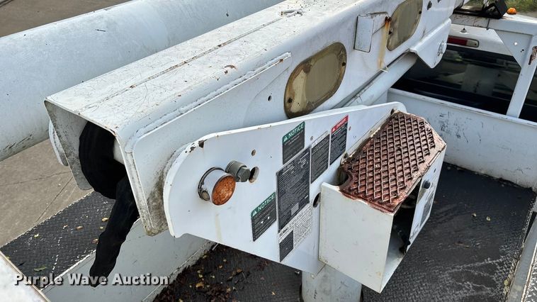 image for item ED2254 2004 Ford F550 bucket truck