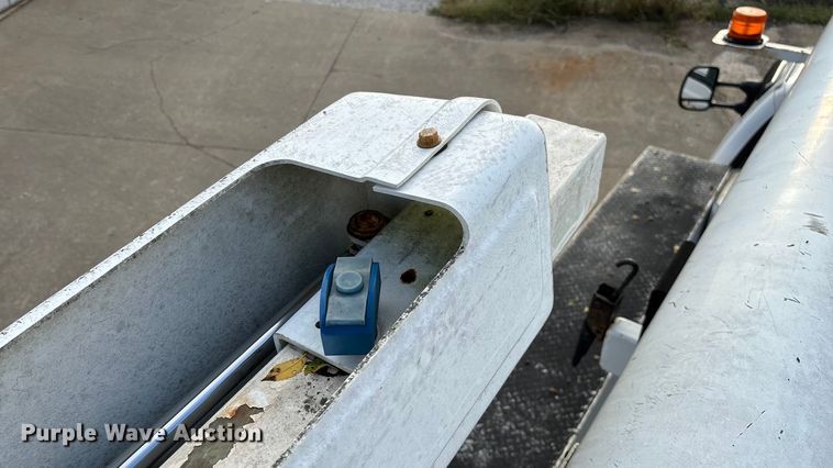 image for item ED2254 2004 Ford F550 bucket truck