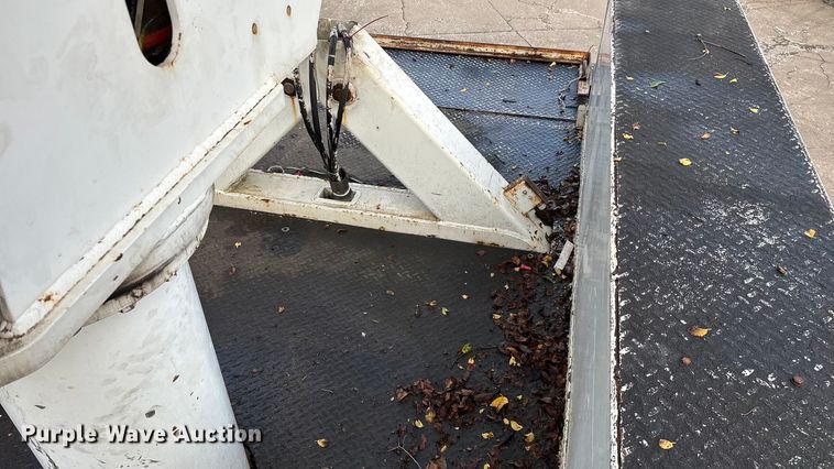 image for item ED2254 2004 Ford F550 bucket truck