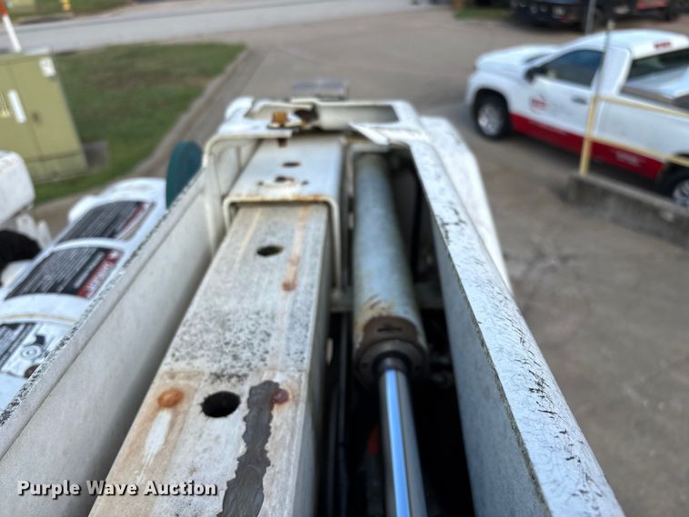 image for item ED2254 2004 Ford F550 bucket truck