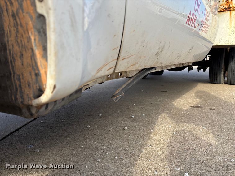 image for item ED2254 2004 Ford F550 bucket truck