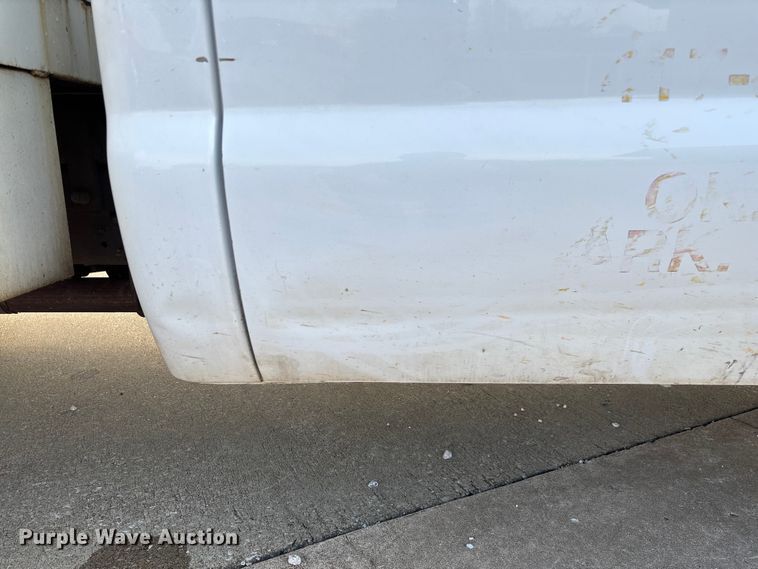 image for item ED2254 2004 Ford F550 bucket truck