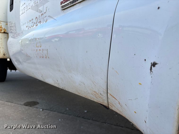 image for item ED2254 2004 Ford F550 bucket truck