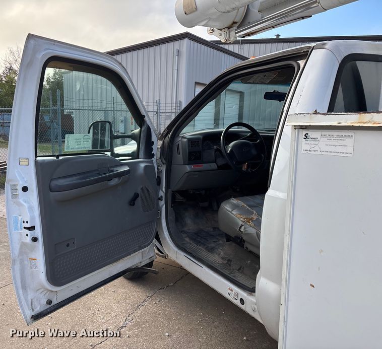 image for item ED2254 2004 Ford F550 bucket truck