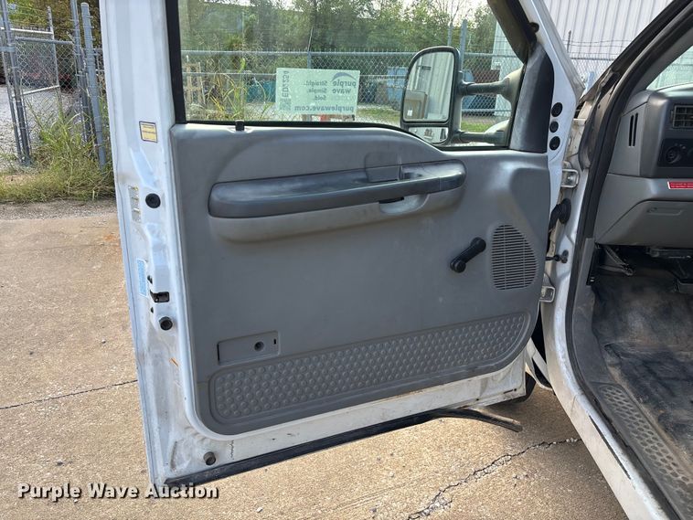 image for item ED2254 2004 Ford F550 bucket truck