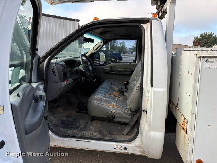 image for item ED2254 2004 Ford F550 bucket truck