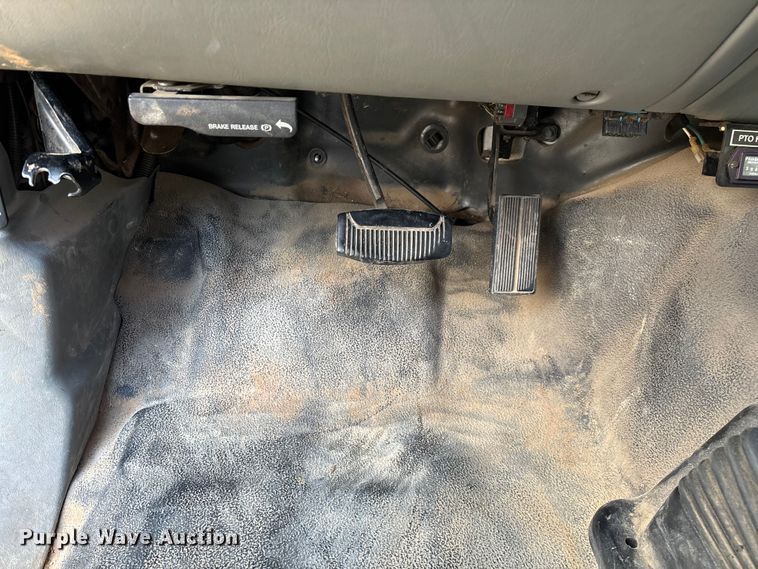 image for item ED2254 2004 Ford F550 bucket truck