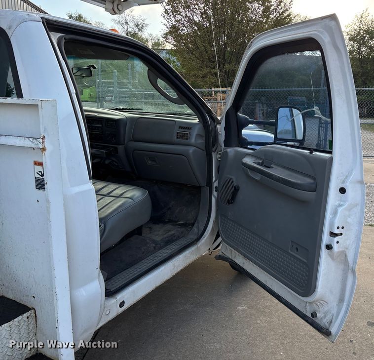 image for item ED2254 2004 Ford F550 bucket truck